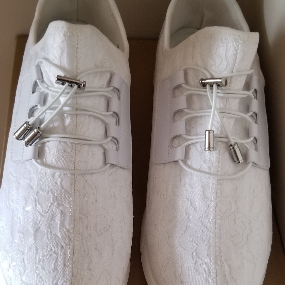 LED sneakers glow in 7 different colours. UNUSED - Picture 5 of 7